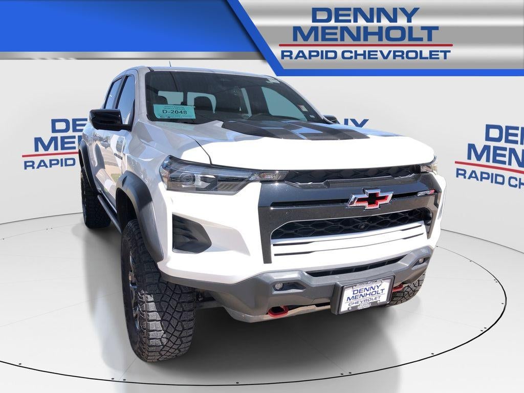 2025 Chevrolet Colorado ZR2 in Summit White — front three-quarter view