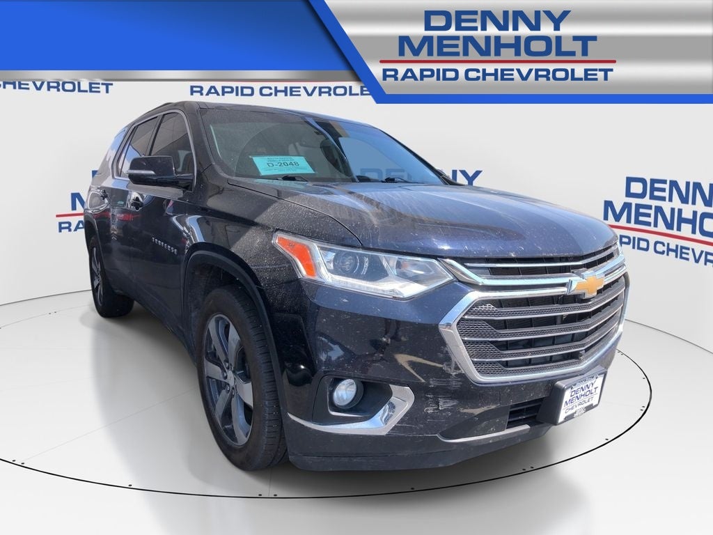 2020 Chevrolet Traverse LT Leather in Midnight Blue Metallic — front three-quarter view