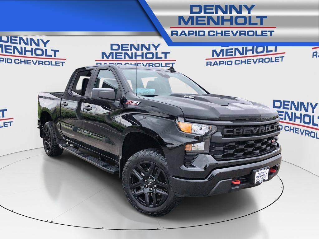 2024 Chevrolet Silverado 1500 Custom Trail Boss in Black — front three-quarter view
