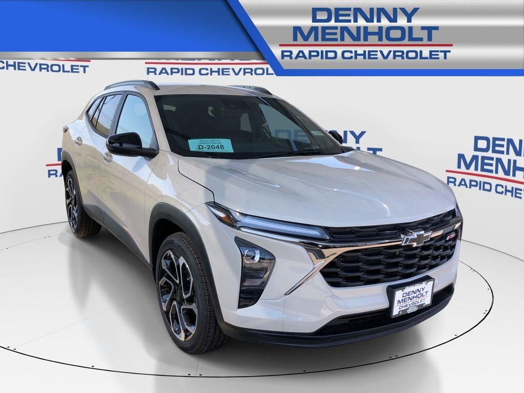 2026 Chevrolet Trax 2RS in White Sands — front three-quarter view