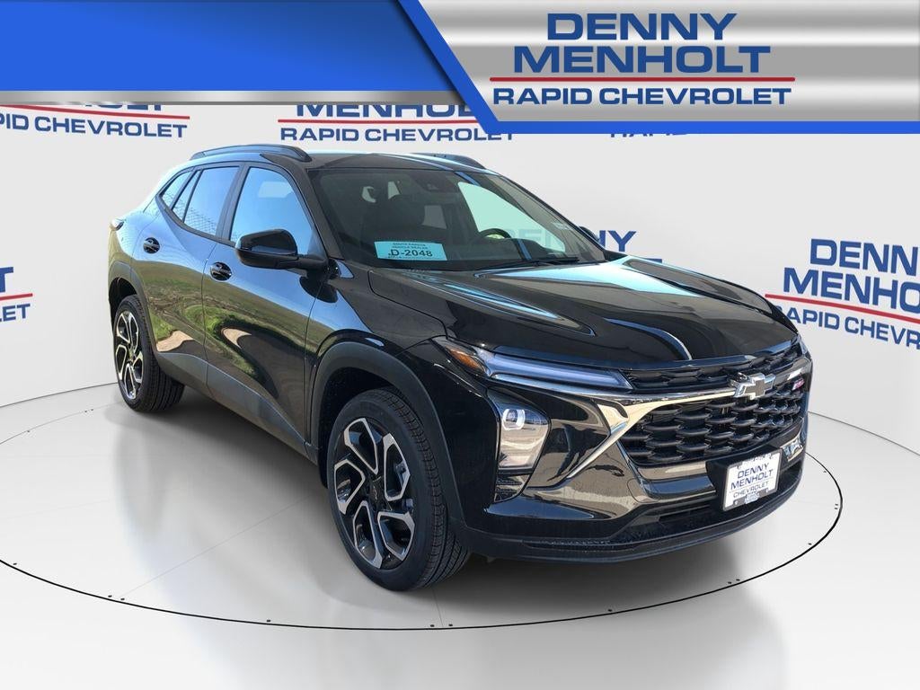 2026 Chevrolet Trax 2RS in Mosaic Black Metallic — front three-quarter view