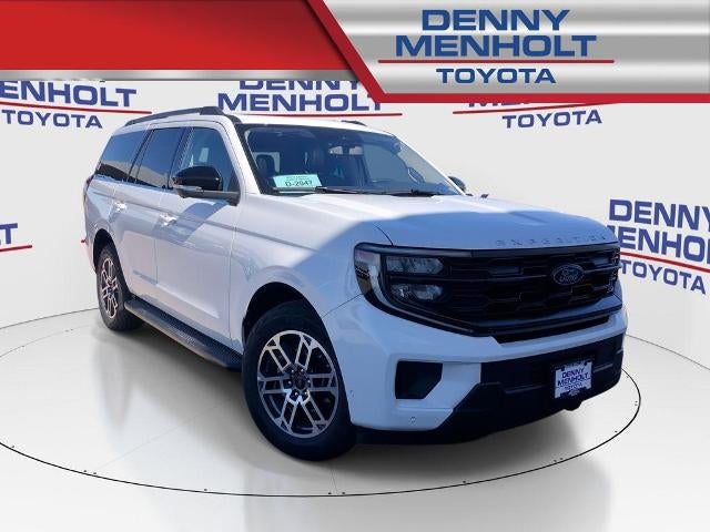 2025 Ford Expedition Active 4x4 in Oxford White — front three-quarter view