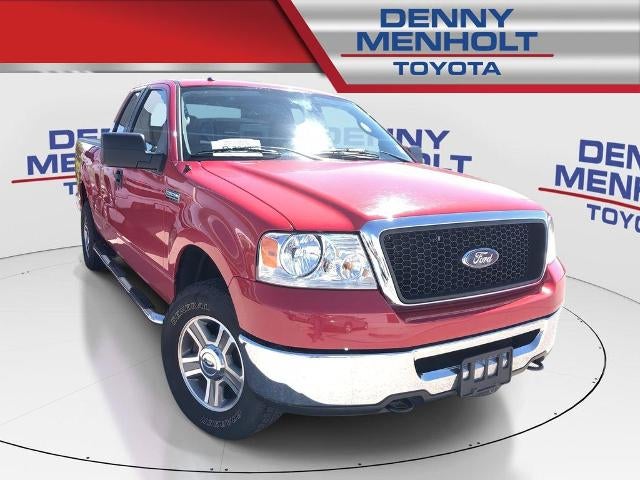 2007 Ford F-150 4WD SuperCab Styleside 5-1/2 Ft Box XLT in Bright Red — front three-quarter view