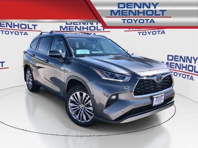 2022 Toyota Highlander Hybrid Platinum AWD (Natl) in Magnetic Gray Metallic — front three-quarter view