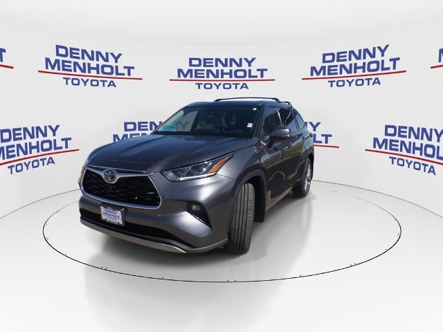 2022 Toyota Highlander — rear three-quarter view